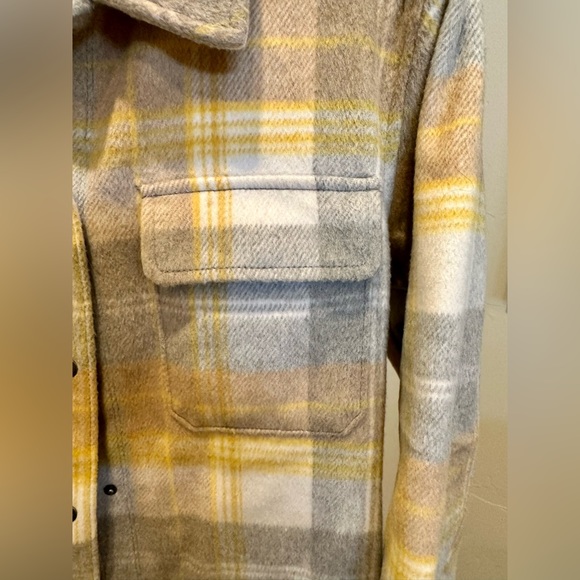 Old Navy Plaid Jacket in Yellow and Gray - Picture 3 of 4